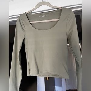 Abercrombie & Fitch Long-sleeve seamless fabric scoop neck tee - NWOT
